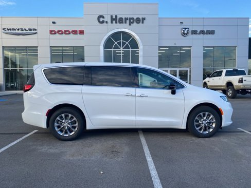 New 2026 Chrysler Pacifica Select image 2
