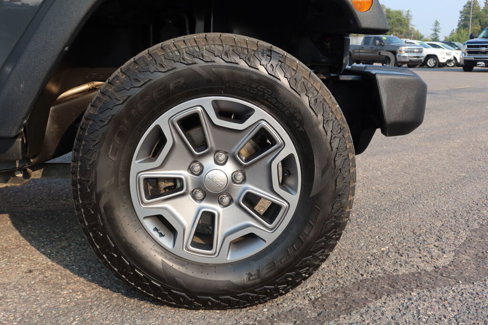 Used 2018 Jeep Wrangler Unlimited Rubicon w/ Connectivity Group image 8
