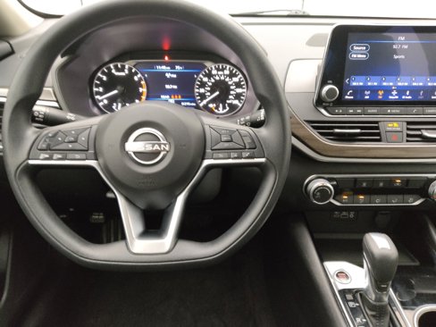 Used 2024 Nissan Altima 2.5 SV image 22