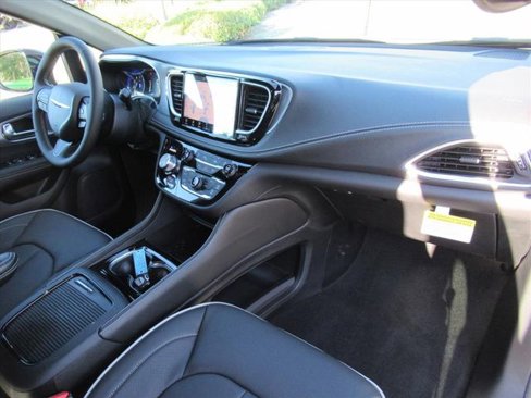 New 2026 Chrysler Pacifica Limited w/ S Appearance Package image 12