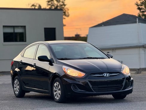 Used 2016 Hyundai Accent SE image 2