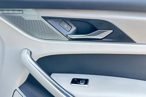 Used 2025 Jaguar F-PACE R-Dynamic S image 19