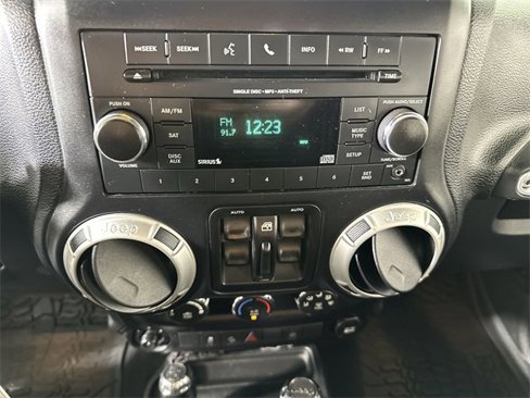 Used 2017 Jeep Wrangler Unlimited Sahara w/ Connectivity Group image 14