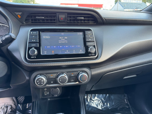 Used 2019 Nissan Kicks S image 22