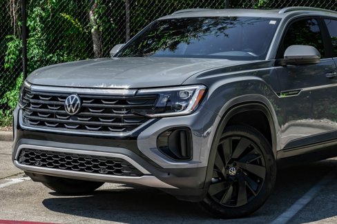 Used 2024 Volkswagen Atlas Cross Sport SE w/ Panoramic Sunroof Package image 6