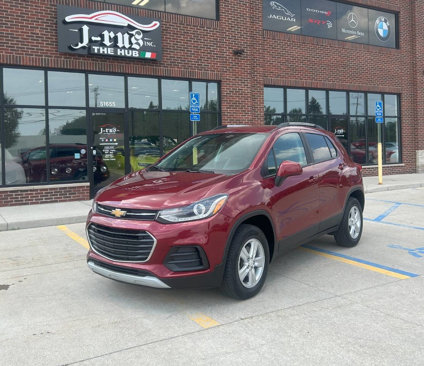 Used 2021 Chevrolet Trax LT w/ LT Convenience Package image 2