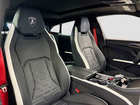 Used 2025 Lamborghini Urus SE image 15