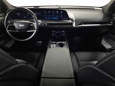 New 2026 Cadillac Vistiq Sport w/ LPO, Floor Liner Package image 9