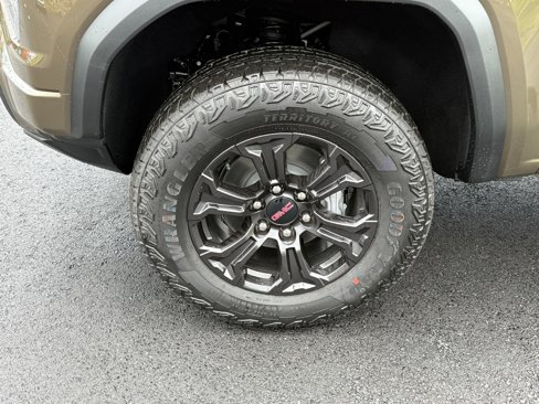 New 2025 GMC Canyon Elevation w/ Convenience Package image 9