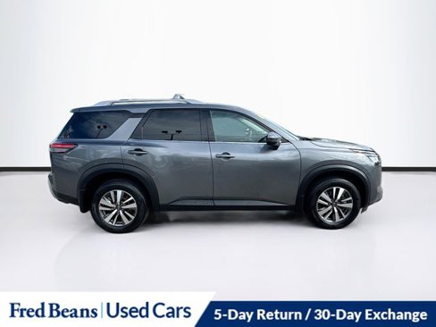 Used 2024 Nissan Pathfinder SL w/ Black Appearance Package image 8