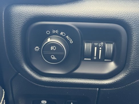 Used 2021 RAM 1500 Laramie image 25