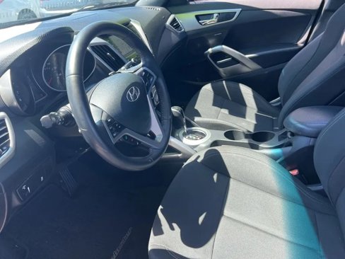 Used 2017 Hyundai Veloster Value Edition image 32