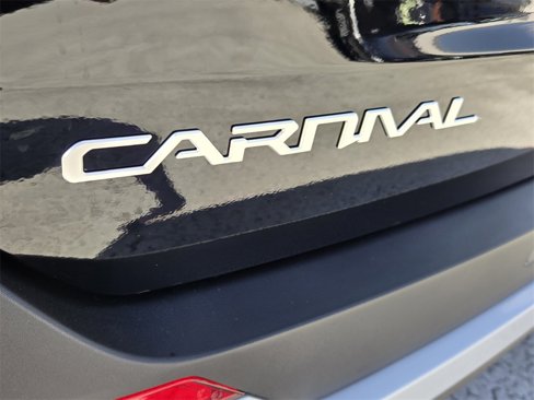 New 2026 Kia Carnival EX image 6