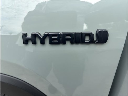 Used 2021 Toyota RAV4 XLE Premium image 9
