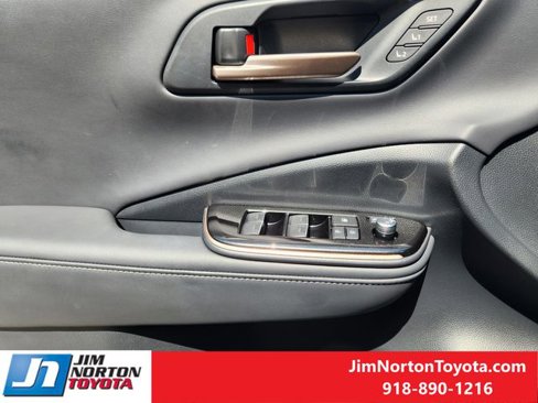 Used 2026 Toyota Crown Platinum image 25