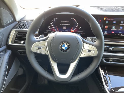 New 2026 BMW X7 xDrive40i w/ Premium Package image 13