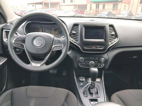 Used 2021 Jeep Cherokee Latitude w/ Mopar Interior Package image 12