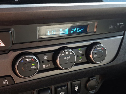 Used 2022 Toyota Tacoma TRD Off-Road image 15