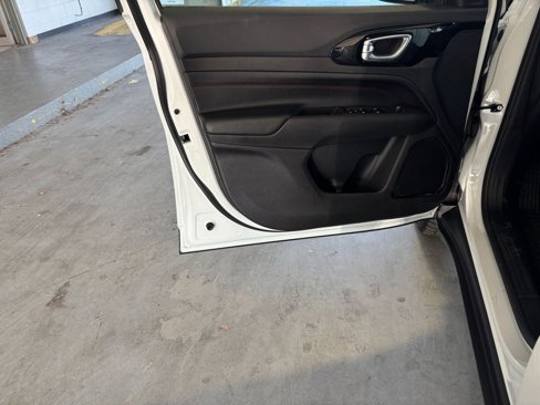 Used 2025 Jeep Compass Trailhawk image 20