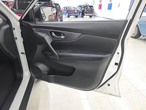 Used 2016 Nissan Rogue S w/ Appearance Package image 11