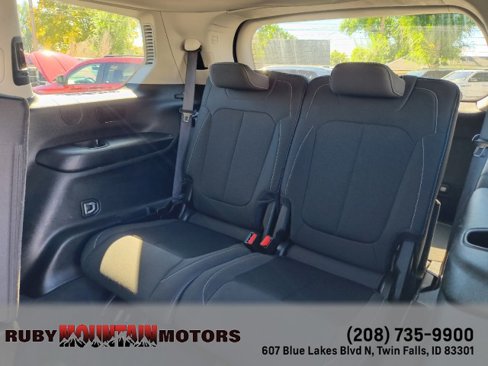 Used 2023 Jeep Grand Cherokee L Laredo image 30