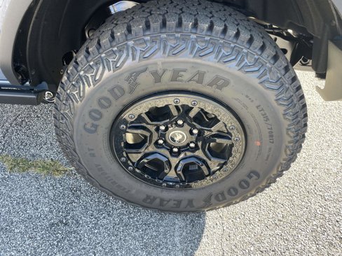 New 2025 Ford Bronco Badlands image 8