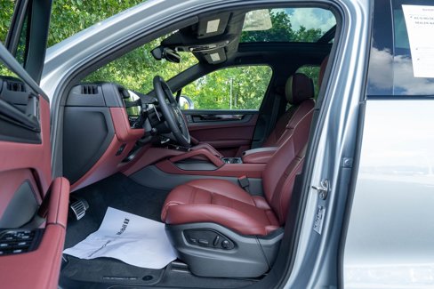 Certified 2025 Porsche Cayenne GTS image 24