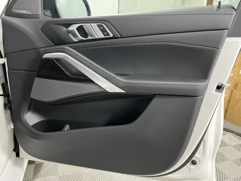 Used 2025 BMW X6 M60i w/ Parking Assistance Package image 24