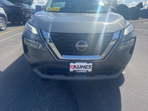 Used 2023 Nissan Rogue SV image 4
