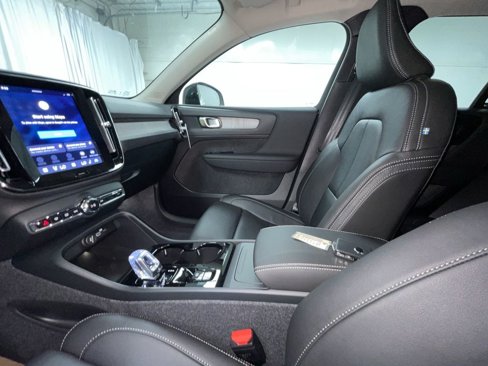New 2026 Volvo XC40 B5 Plus w/ Protection Package Premier image 4