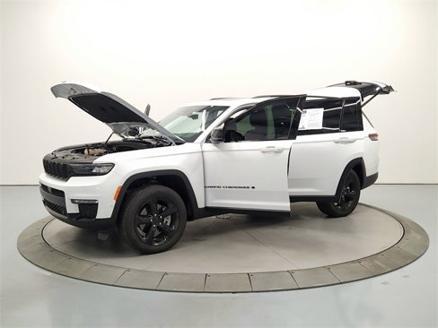 Used 2025 Jeep Grand Cherokee L Limited w/ Luxury Tech Group II image 12