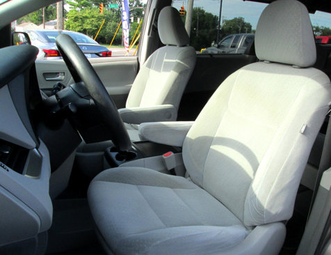 Used 2019 Toyota Sienna LE image 11