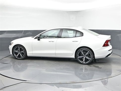 Used 2025 Volvo S60 B5 Plus w/ Climate Package image 5