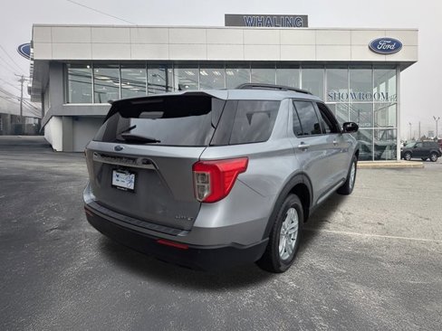 Certified 2022 Ford Explorer XLT image 3