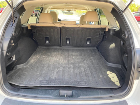 Used 2017 Subaru Outback 3.6R Limited image 16
