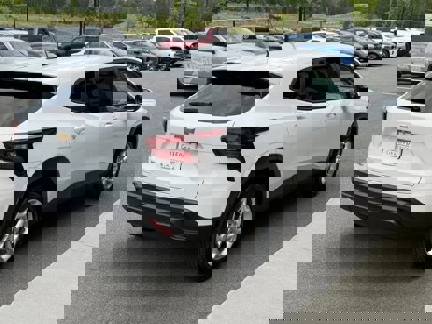 Used 2025 Chevrolet Trax LS w/ LS Convenience Package image 6