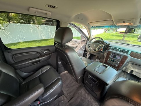 Used 2011 GMC Yukon XL Denali image 24