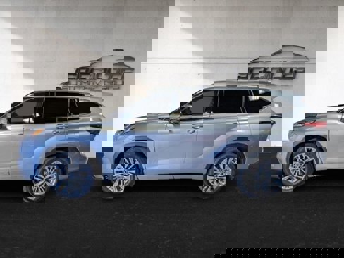 Used 2023 Toyota Highlander Platinum image 7