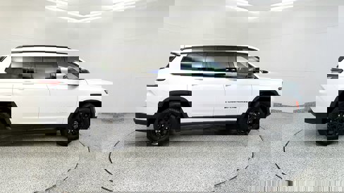 Used 2024 Jeep Grand Cherokee L Laredo image 8