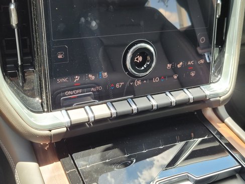 New 2025 GMC Yukon Denali w/ Denali Reserve Package image 10