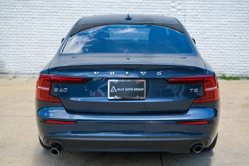 Used 2021 Volvo S60 T5 Momentum image 9