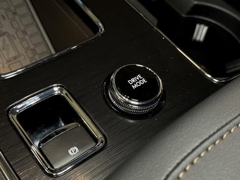 Certified 2025 Lincoln Aviator AWD image 24