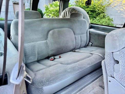 Used 1999 Chevrolet Suburban 4WD w/ Preferred Equipment Group 2 image 24
