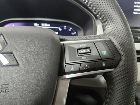 New 2025 Mitsubishi Outlander SE image 16