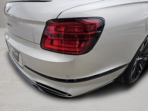 New 2025 Bentley Flying Spur Plug-In Hybrid image 11