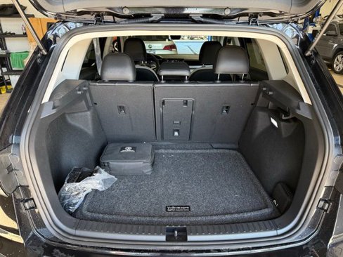 Certified 2025 Volkswagen Taos SE image 28