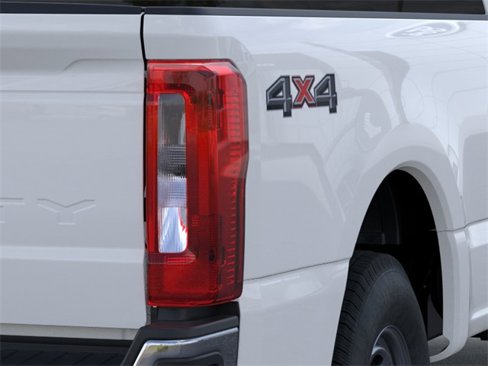 New 2026 Ford F250 XL w/ XL Chrome Package image 21