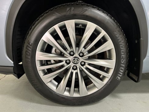 Certified 2022 Toyota Highlander Platinum image 9
