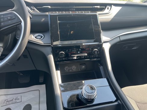 New 2025 Jeep Grand Cherokee L Laredo w/ Luxury Tech Group I image 12