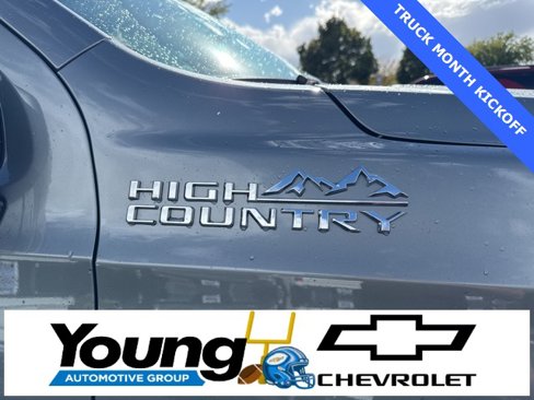 New 2026 Chevrolet Suburban High Country image 7
